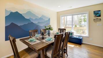 House (5 Bedrooms) | Interior