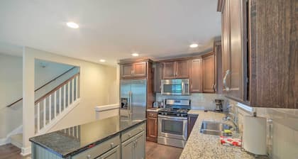 Benton Harbor Townhome w/ Golf Course View!
