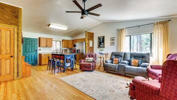 House (2 Bedrooms) | Interior