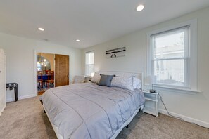 4 bedrooms, desk, laptop workspace, iron/ironing board