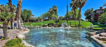 'red Rox' Phoenix Condo w/ Patio ~ 3 Mi to Airport