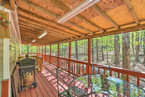 Greers Ferry Getaway w/ Deck & Lake Access!