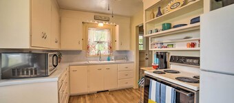 Idaho Falls Farmhouse ~ 11 Mi to Downtown!