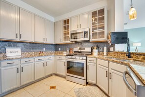 House (4 Bedrooms) | Interior - Backyard Oasis & Games: Davenport Magic Stay! (Davenport)