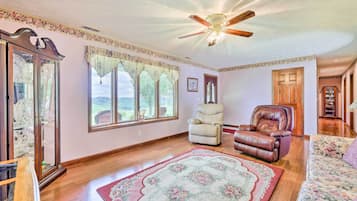 House (3 Bedrooms) | Interior