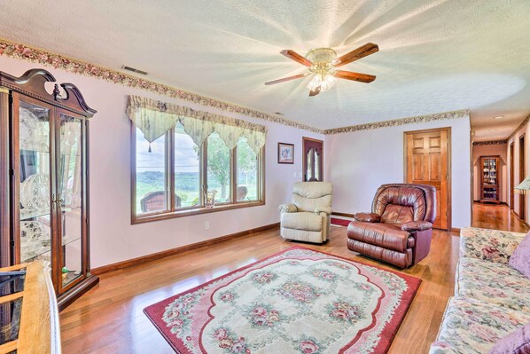 House (3 Bedrooms) | Interior