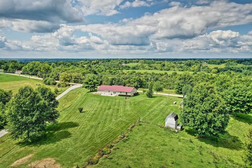 Charming Williamstown Retreat w/ Private Yard