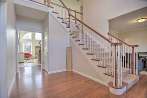 House (6 Bedrooms) | Interior