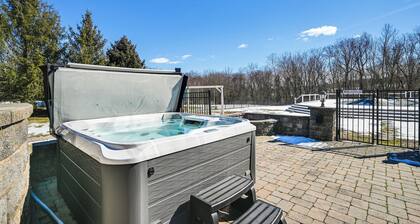 Pool & Furnished Patio: Group Getaway in Hershey