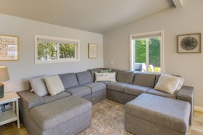 Interior - Waterfront Hood Canal Cottage: Steps to the Beach! (Belfair)