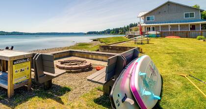 Waterfront Hood Canal Cottage: Steps to the Beach!