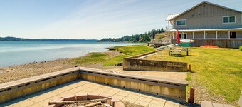 Waterfront Hood Canal Cottage: Steps to the Beach!