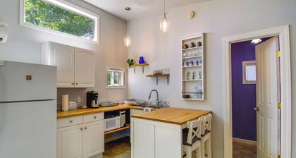 Waterfront Hood Canal Cottage: Steps to the Beach!