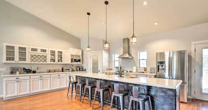 Spacious Williams Home w/ Yard: Near Hiking!