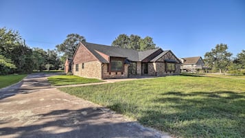 Stunning two-story residence with a beautifully manicured lawn and paved driveway.