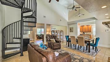 House (4 Bedrooms) | Front of property