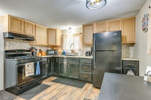 Interior - Walk to Lake Huron: Pet-friendly Caseville Cottage (Caseville)