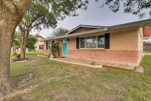 House (3 Bedrooms) | Interior - < 3 Mi to South Padre Beach: Port Isabel Home (Port Isabel)