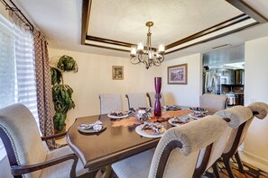 House (3 Bedrooms) | Interior - Spacious Apple Valley Home w/ Pool + Yard! (Apple Valley)