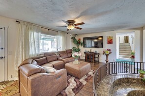 House (3 Bedrooms) | Interior - Spacious Apple Valley Home w/ Pool + Yard! (Apple Valley)