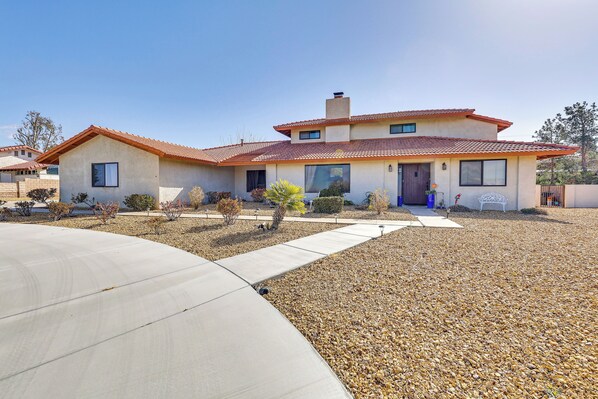House (3 Bedrooms) | Interior - Spacious Apple Valley Home w/ Pool + Yard! (Apple Valley)