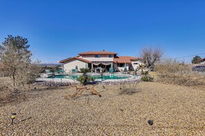 House (3 Bedrooms) | Interior - Spacious Apple Valley Home w/ Pool + Yard! (Apple Valley)