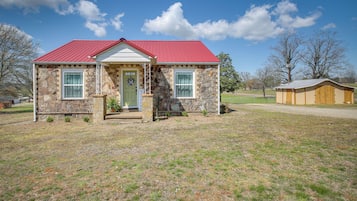 House (3 Bedrooms) | Front of property