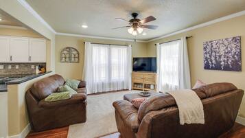 House (3 Bedrooms) | Interior