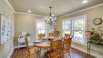 House (3 Bedrooms) | Interior