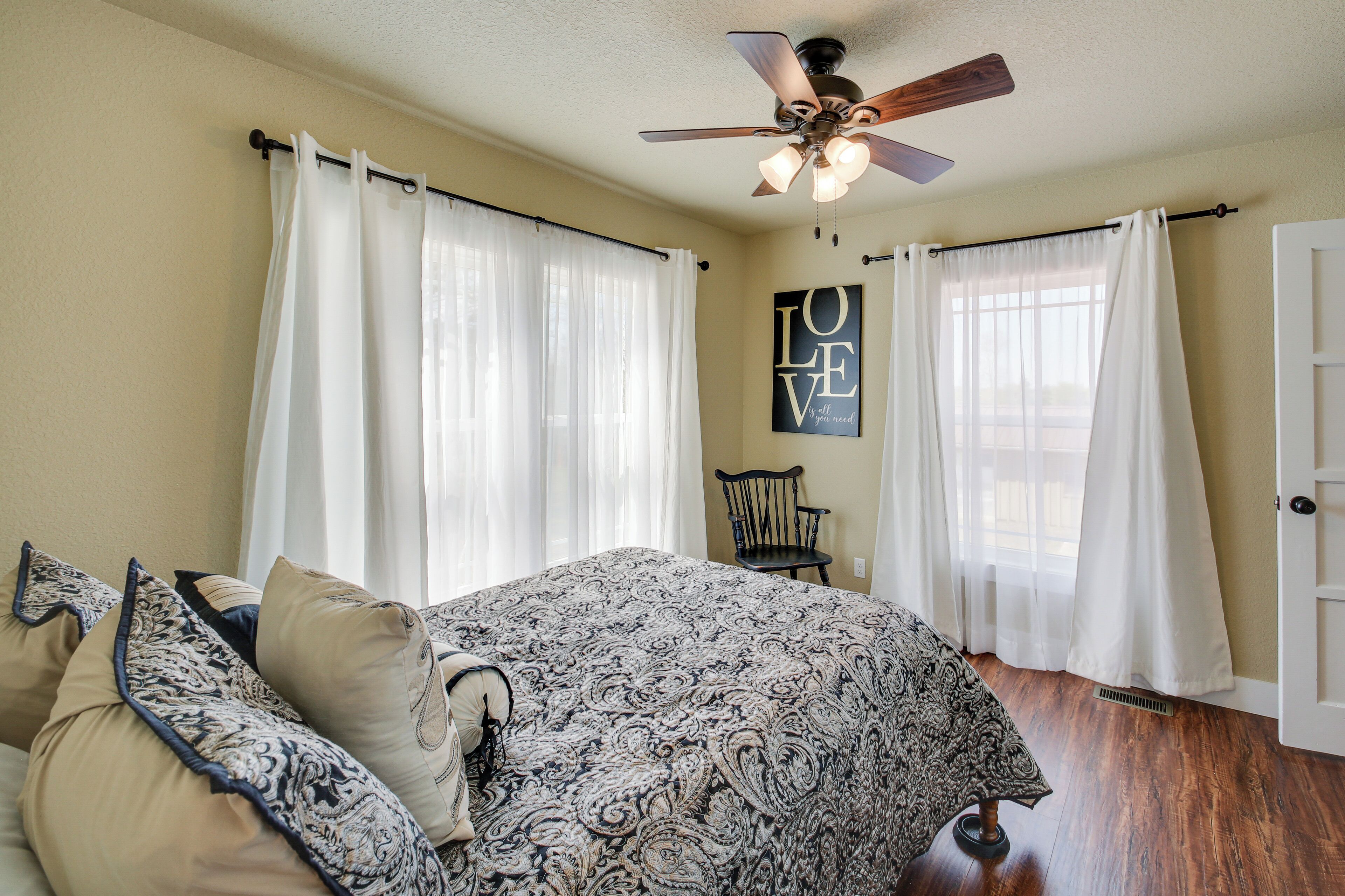 House (3 Bedrooms) | Interior