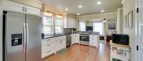 House (3 Bedrooms) | Interior