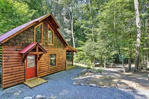 House (1 Bedroom) | Interior - Charming Murphy Cabin w/ Porch - Near Hiking! (Murphy)