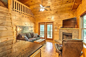 Interior - Charming Murphy Cabin w/ Porch - Near Hiking! (Murphy)