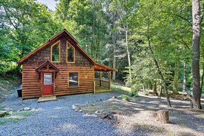 House (1 Bedroom) | Interior - Charming Murphy Cabin w/ Porch - Near Hiking! (Murphy)
