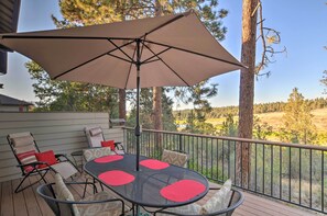 Terrace/patio - Rustic Klamath Falls Retreat w/ Private Deck! (Klamath Falls)