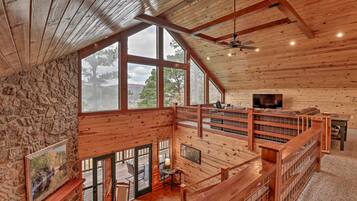 House (5 Bedrooms) | Interior