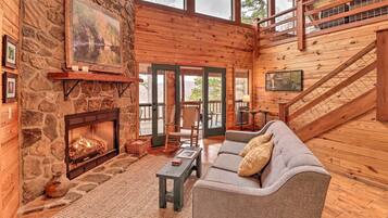 House (5 Bedrooms) | Interior