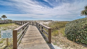A wooden boardwalk with a sign instructing to wear shoes. - Resort Perks: Gulf Shores Beach-inspired Condo! (Gulf Shores)