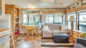 Living area - Lake Havasu City Rental w/ Private Beach Access! (Lake Havasu City)