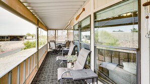 Outdoor dining - Lake Havasu City Rental w/ Private Beach Access! (Lake Havasu City)