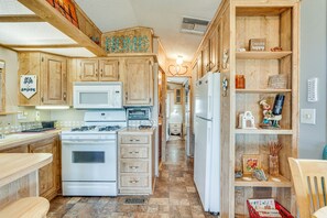 Microwave, oven, stovetop, dishwasher - Lake Havasu City Rental w/ Private Beach Access! (Lake Havasu City)