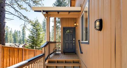Updated Lake Almanor Retreat w/ Patio & Grill!