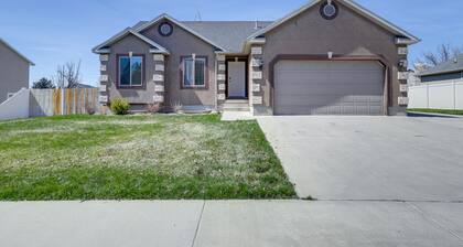 Orem Vacation Rental w/ Shared Yard & Hot Tub