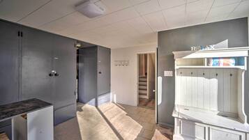 House (6 Bedrooms) | Interior