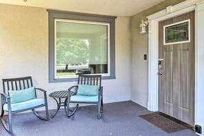 House (6 Bedrooms) | Interior - Pet-friendly Ogallala Home ~ 7 Mi to Lakefront! (Ogallala)