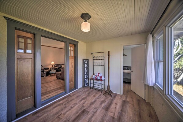 House (6 Bedrooms) | Interior - Pet-friendly Ogallala Home ~ 7 Mi to Lakefront! (Ogallala)