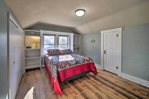 House (6 Bedrooms) | Interior - Pet-friendly Ogallala Home ~ 7 Mi to Lakefront! (Ogallala)