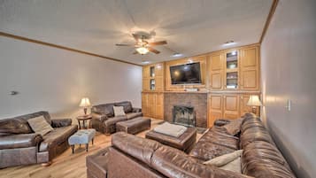 ู
ูุฒู (6 Bedrooms) | ูุงุฌูุฉ ุงูู
ูุดุฃุฉ