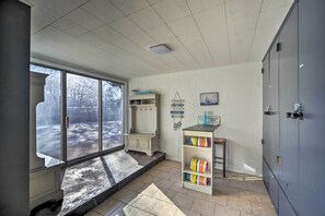 House (6 Bedrooms) | Interior - Pet-friendly Ogallala Home ~ 7 Mi to Lakefront! (Ogallala)