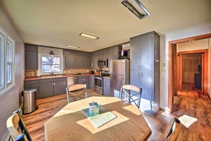 House (6 Bedrooms) | Interior